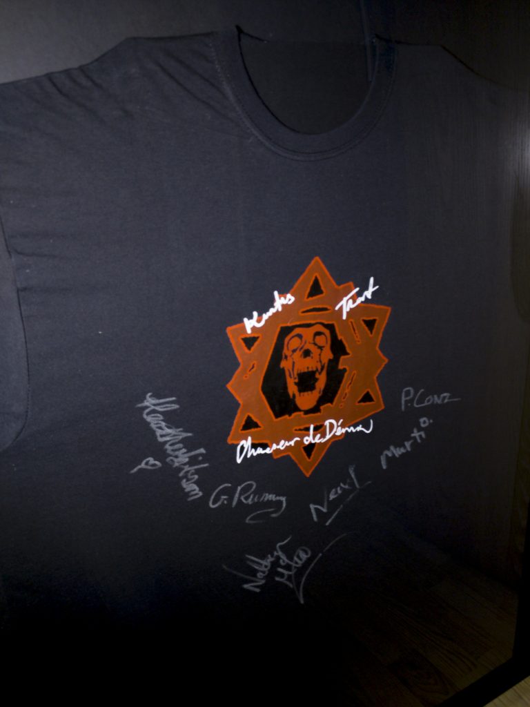 Murti Schofield, the writer of Tomb Raider - The Angel of Darkness, gifted me this tshirt, signed by the Core Design team members as a “thank you” for organising Tomb Raider 20th Anniversary events at PLAY Expo.  I now framed it and it is now a proud part of my collection